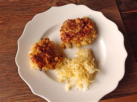 Sauerkraut Bratlinge .